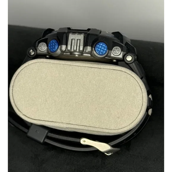 Armitron Men’s Digital Sport Watch Black Blue 330FT WR 1/100s Chronograph Alarm - Picture 4 of 6